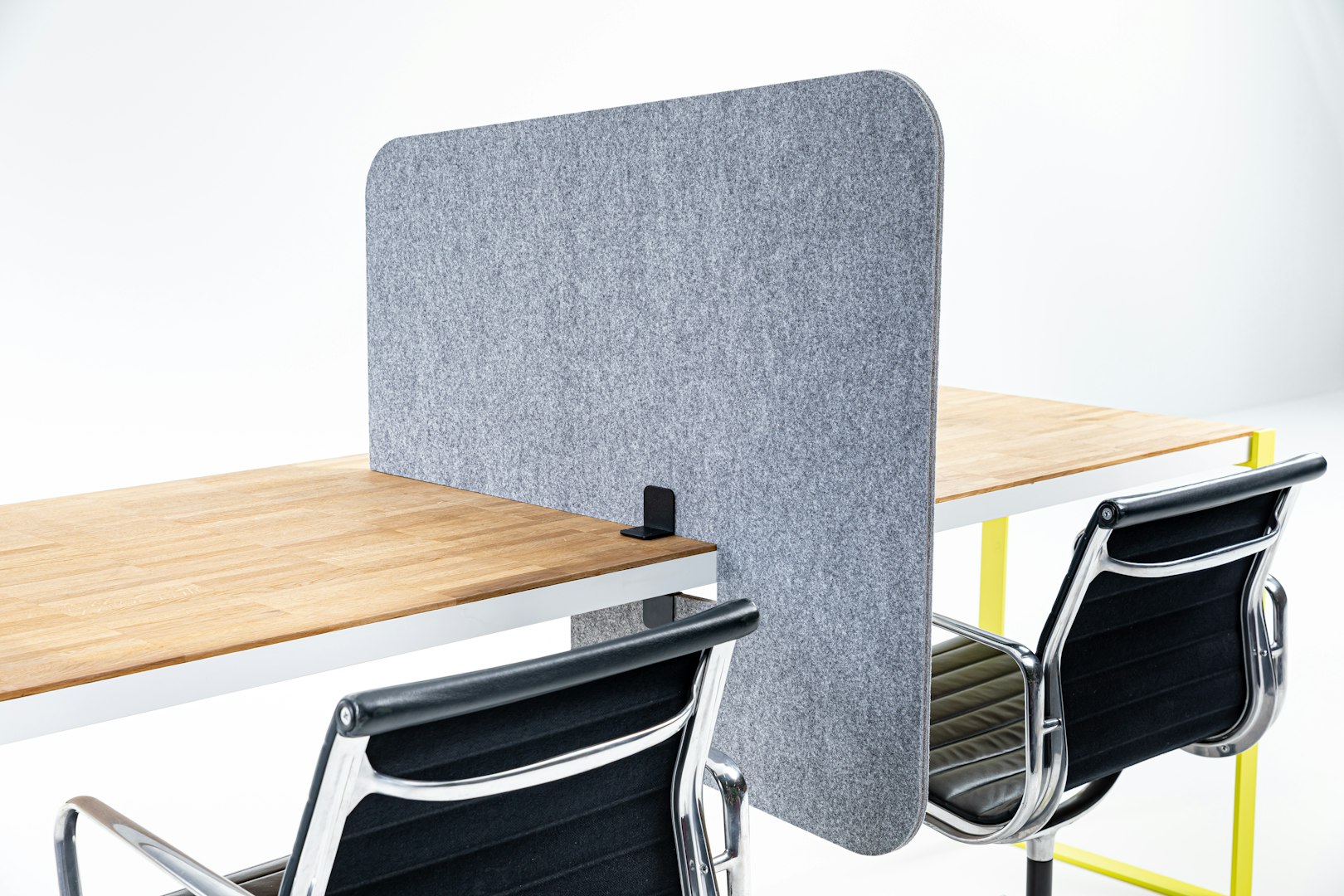 BuzziSpace BuzziTripl Desk Split Desk Partition