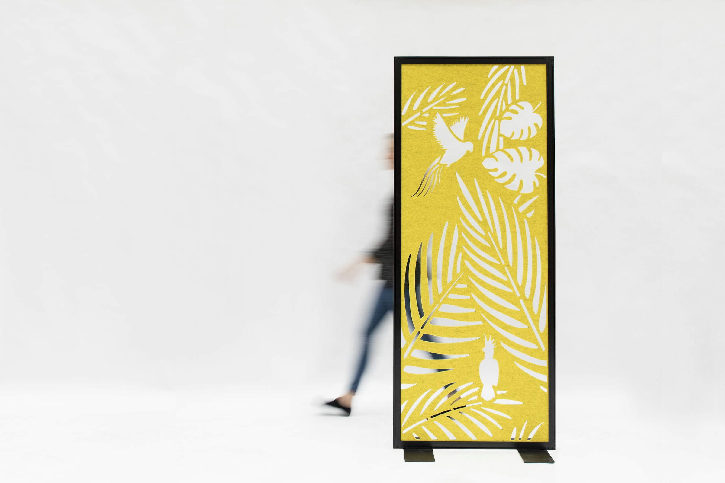 BuzziSpace BuzziFalls Standing Room Divider