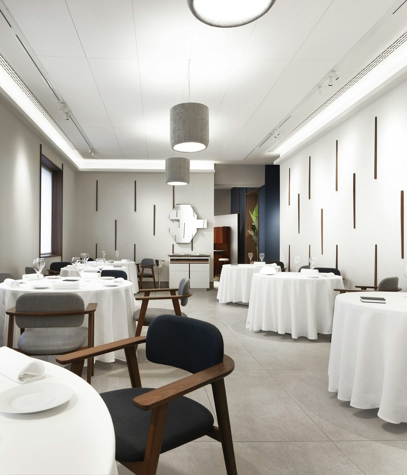 BuzziProp illuminating a restaurant space