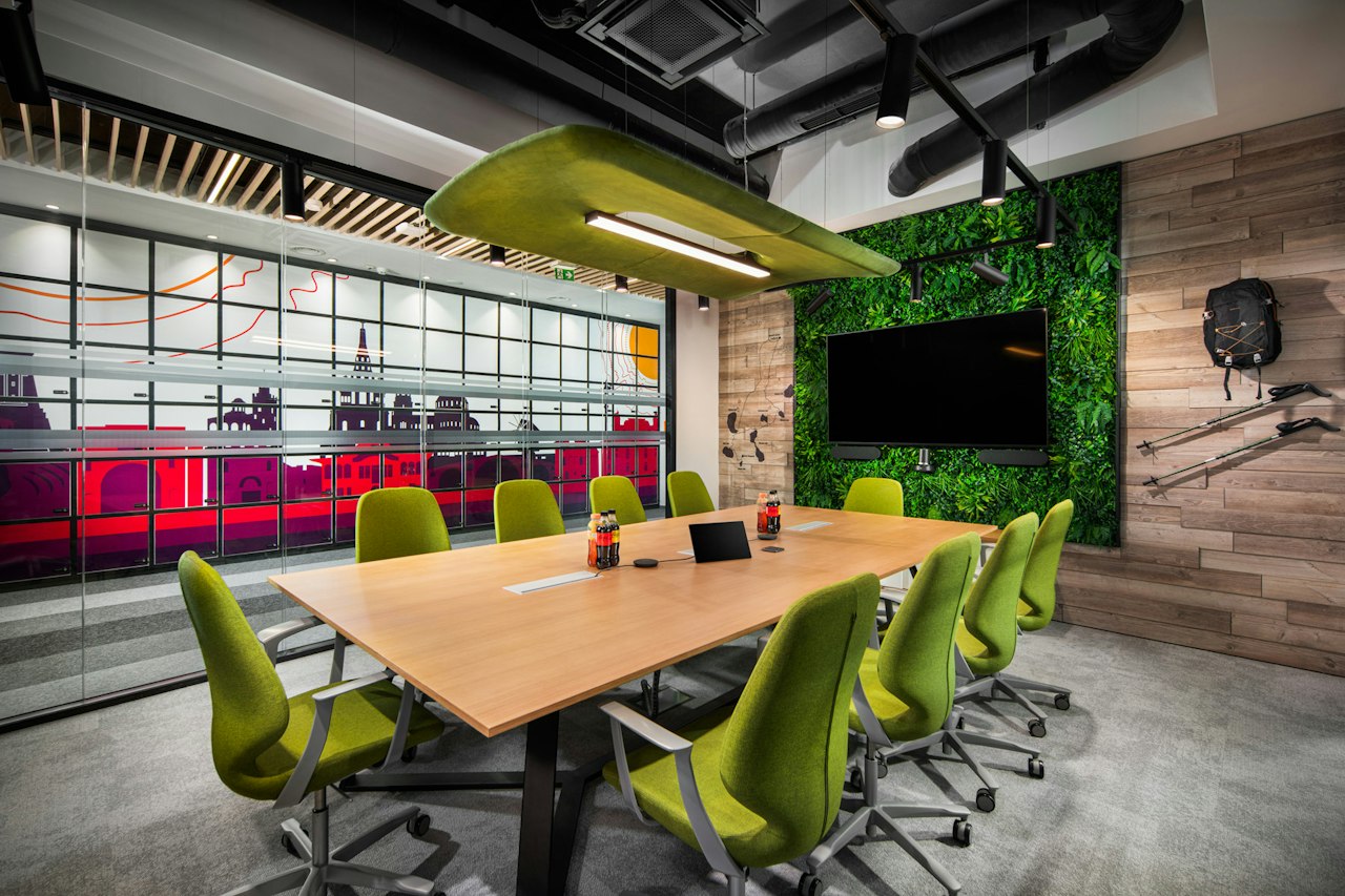 A table in a meeting room is illuminated by BuzziZepp Light