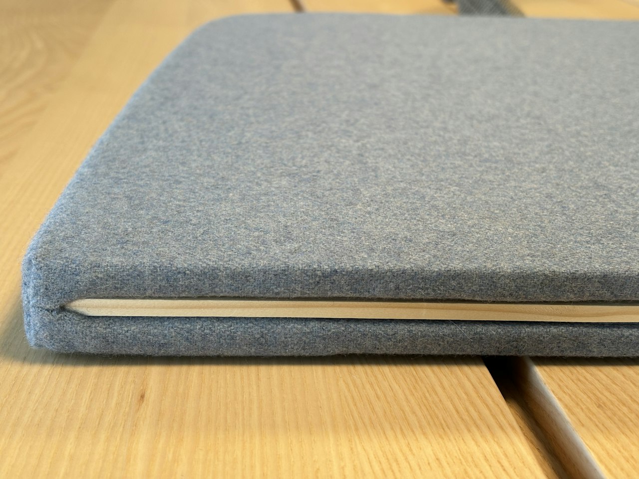 Buzzispace buzziredesk sustainable desk divider